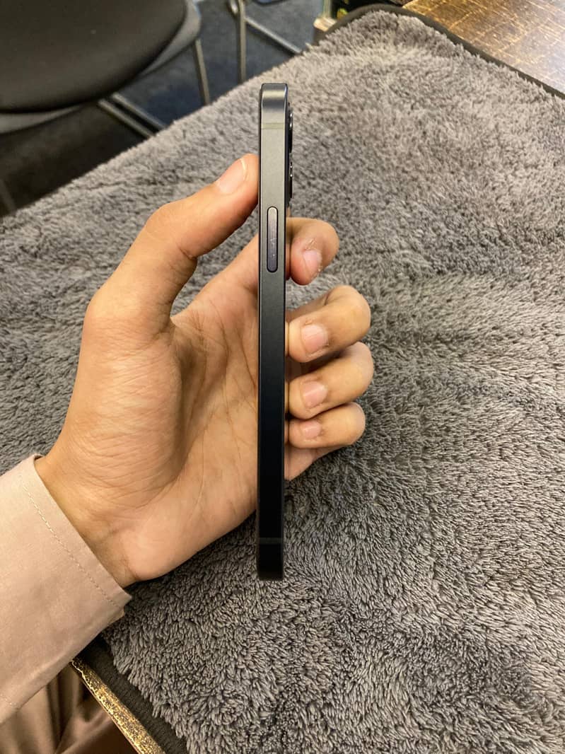 Apple iPhone 12 3