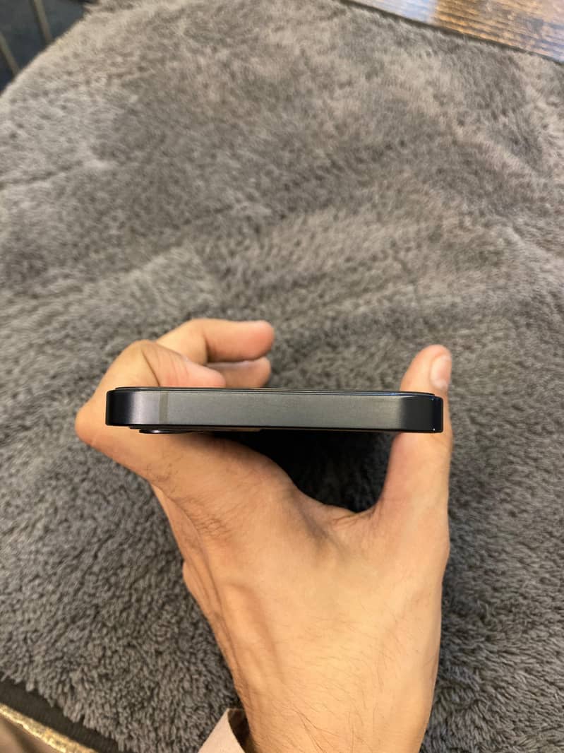 Apple iPhone 12 5