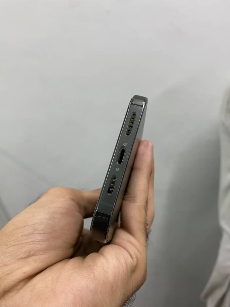 Apple iPhone 13 Pro Max 4