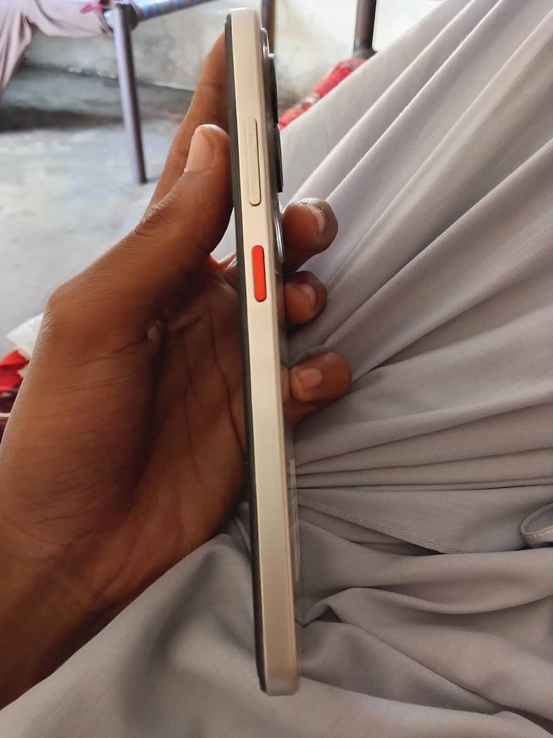 Nubia 4