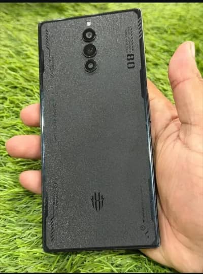 Red Magic 8S Pro plus 16 ram 512 GB stronge