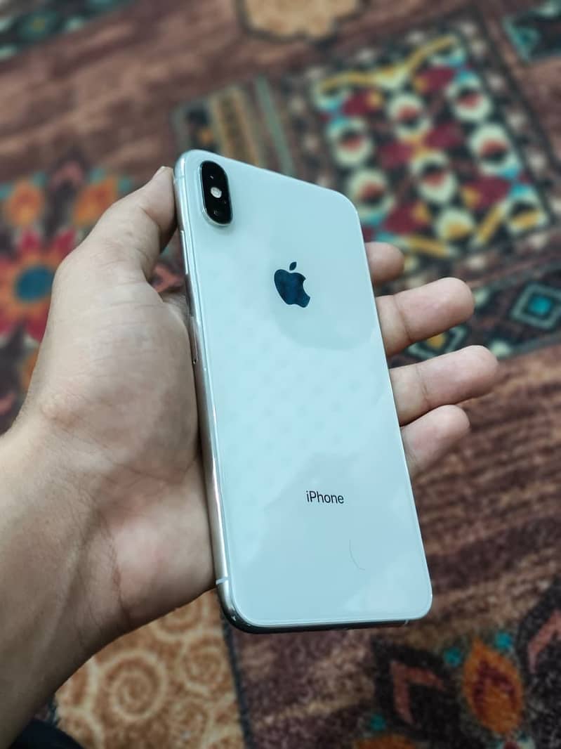 Apple iPhone XS Max 1
