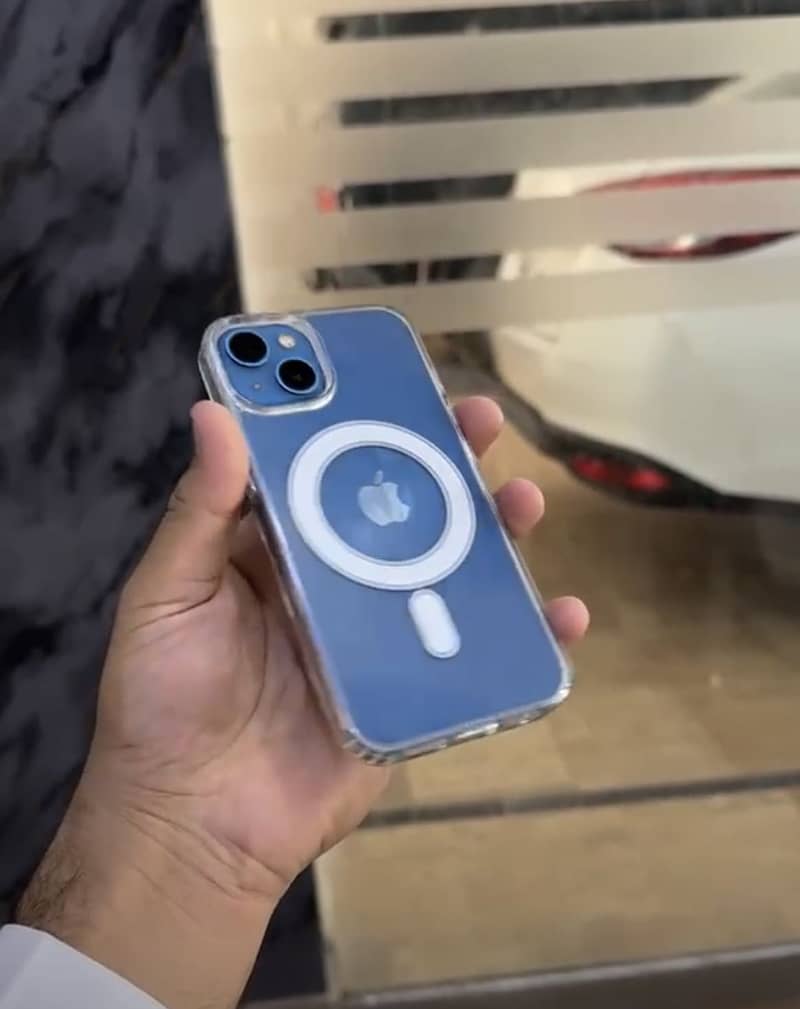 Apple iPhone 13 0
