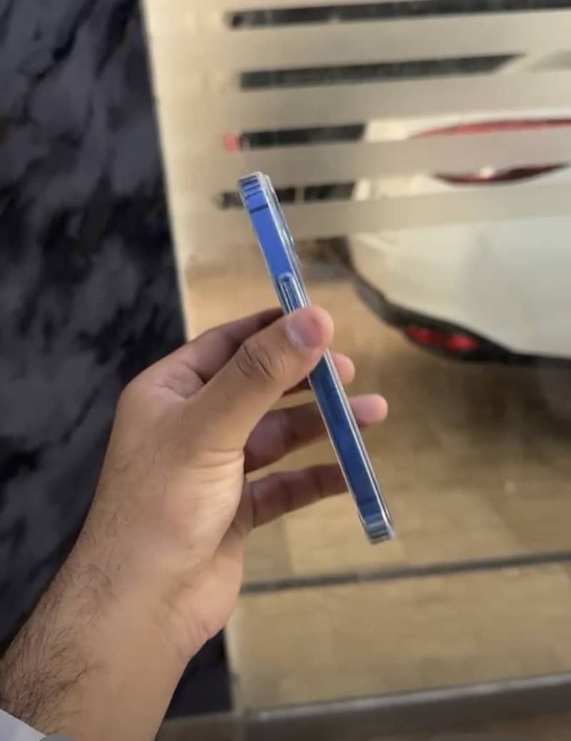 Apple iPhone 13 1