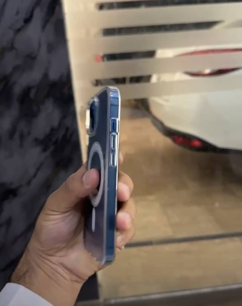 Apple iPhone 13 2