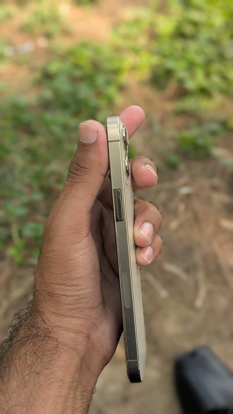 Apple iPhone 12 Pro Max 3