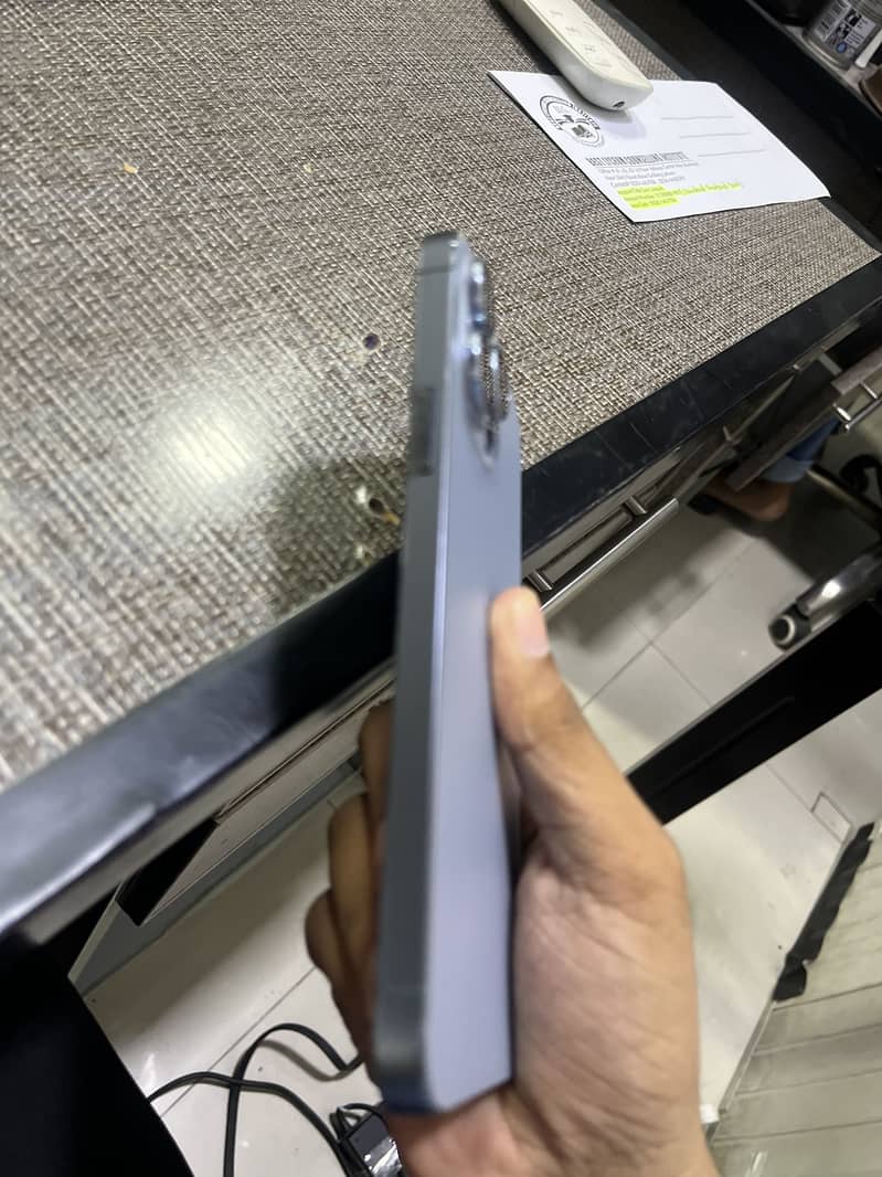 Apple iPhone 13 Pro Max 2