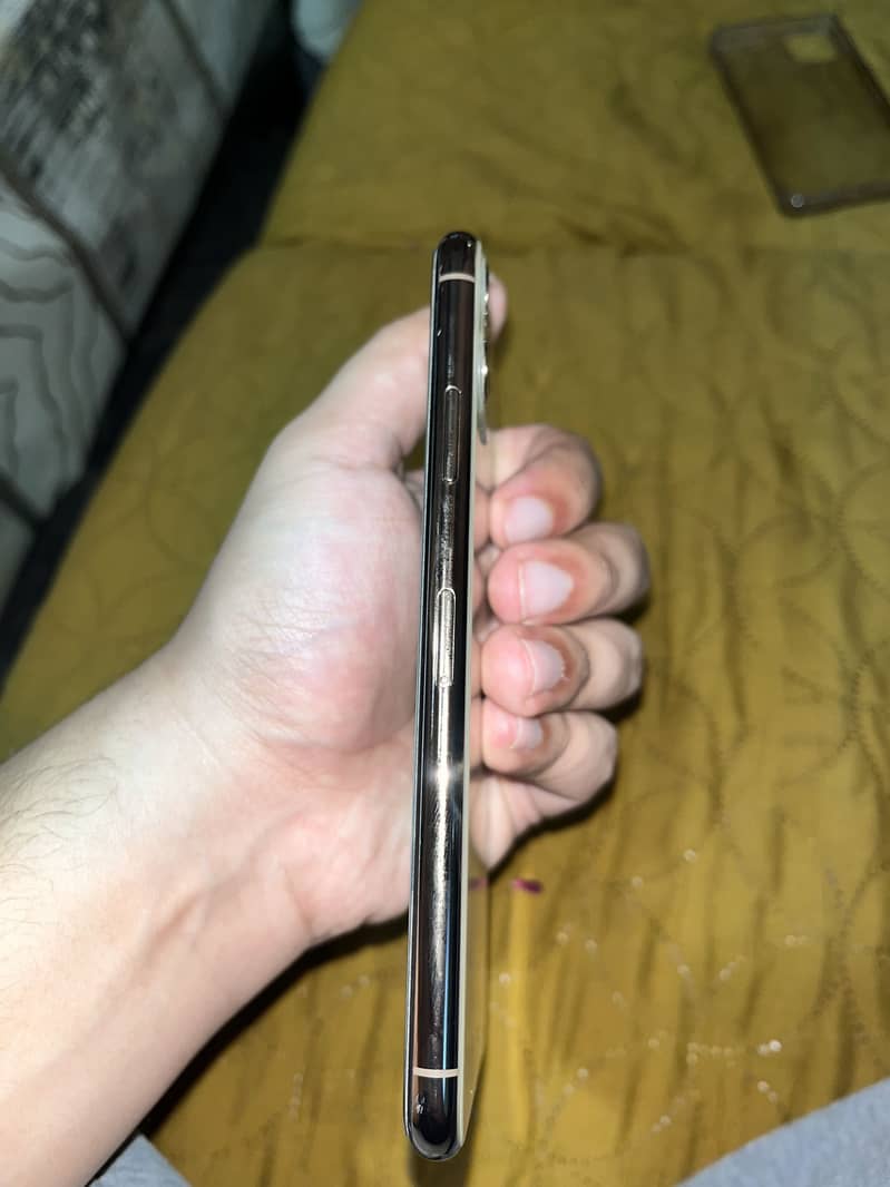 Apple iPhone 11 Pro Max 2