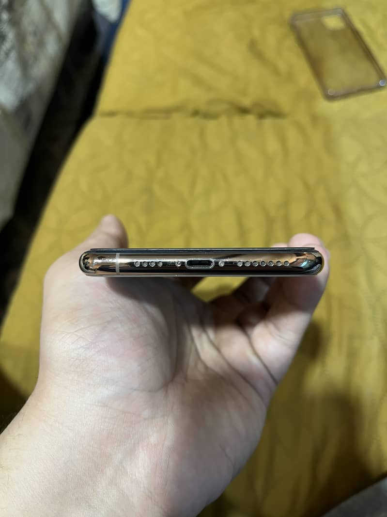 Apple iPhone 11 Pro Max 4
