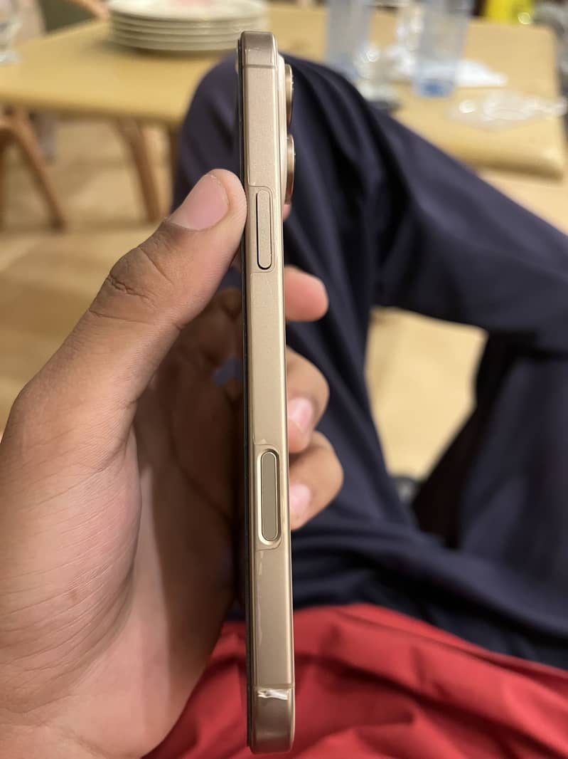 Iphone 16 pro max 4