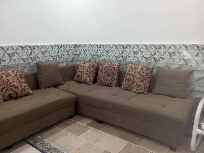 L shape sofa with 8 cushions 0