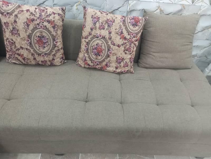 L shape sofa with 8 cushions 1