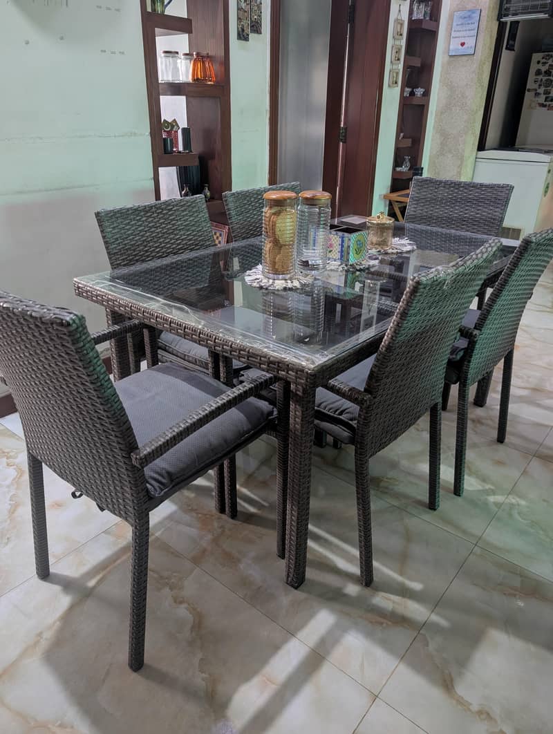 Dining table for 6 2