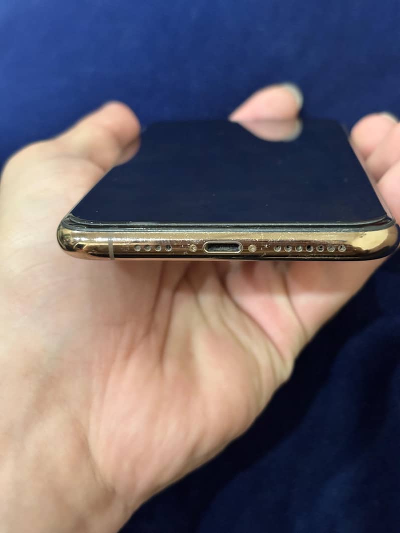 Apple iPhone 11 Pro Max 4
