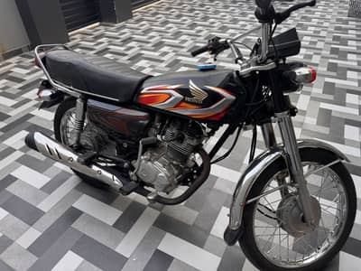 URGENT SALE HONDA 125 Black 2021 Model