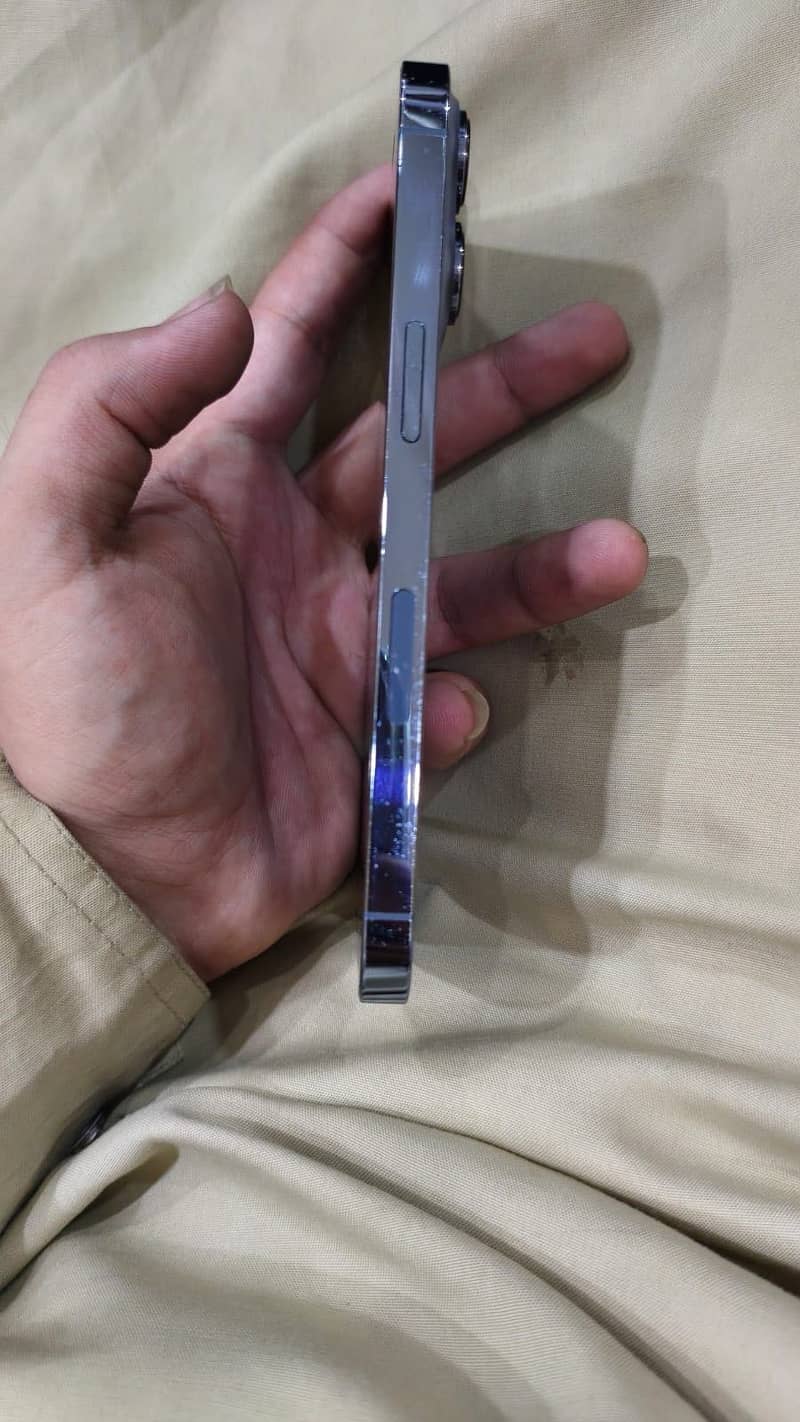 Apple iPhone 13 Pro 1