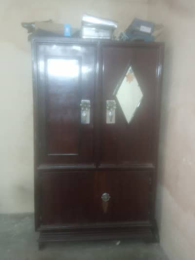 4 door almari bilkuk thik ha