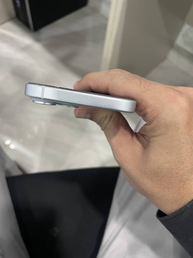 Apple iPhone 15 4