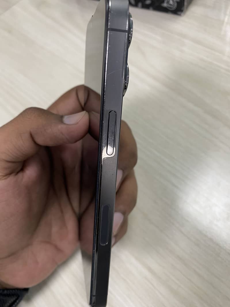 Apple iPhone 13 Pro 3