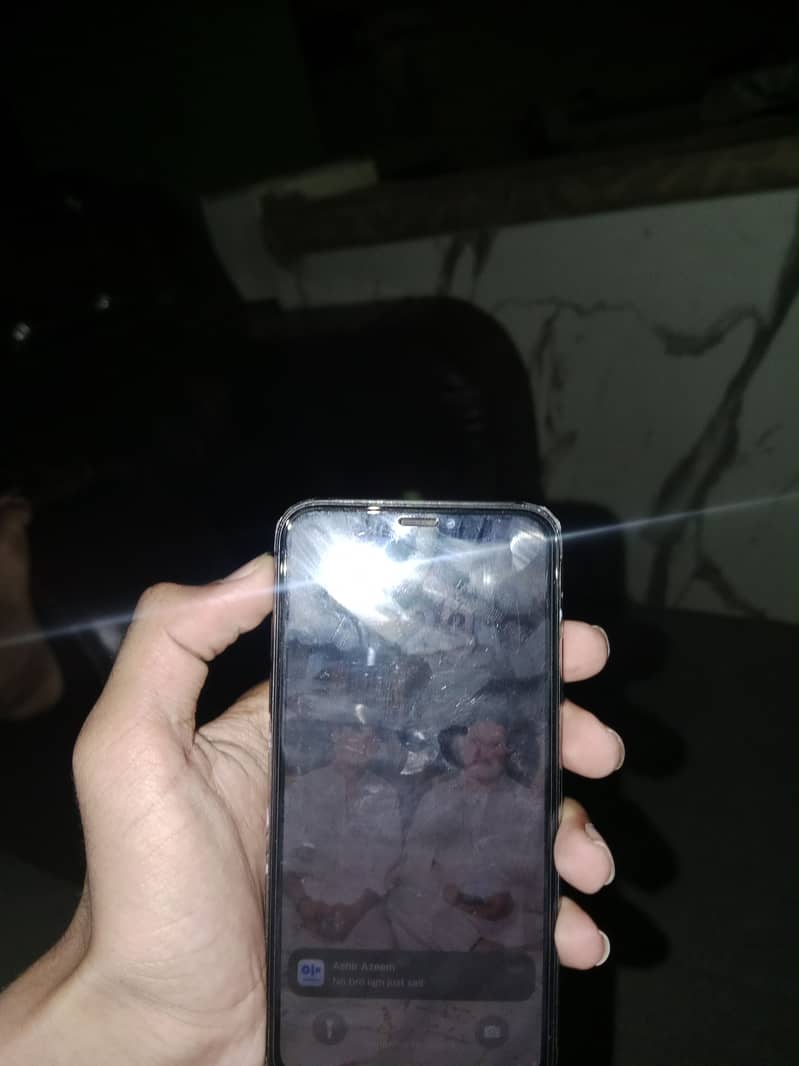 Apple iPhone X 4