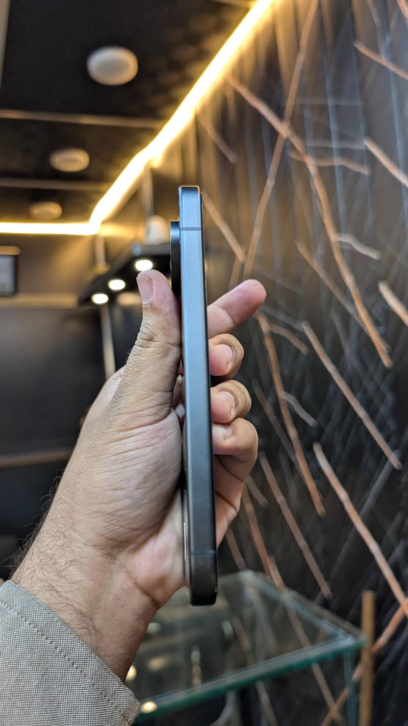 Google Pixel 9 4