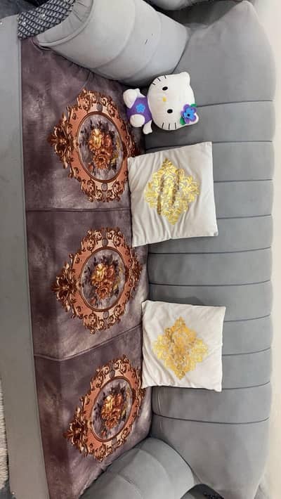 5 Seater sofa set for sale/slightly used