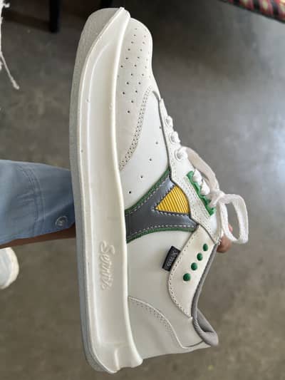 Servis cheetah original shoes (size 9) just one time use urgent sale