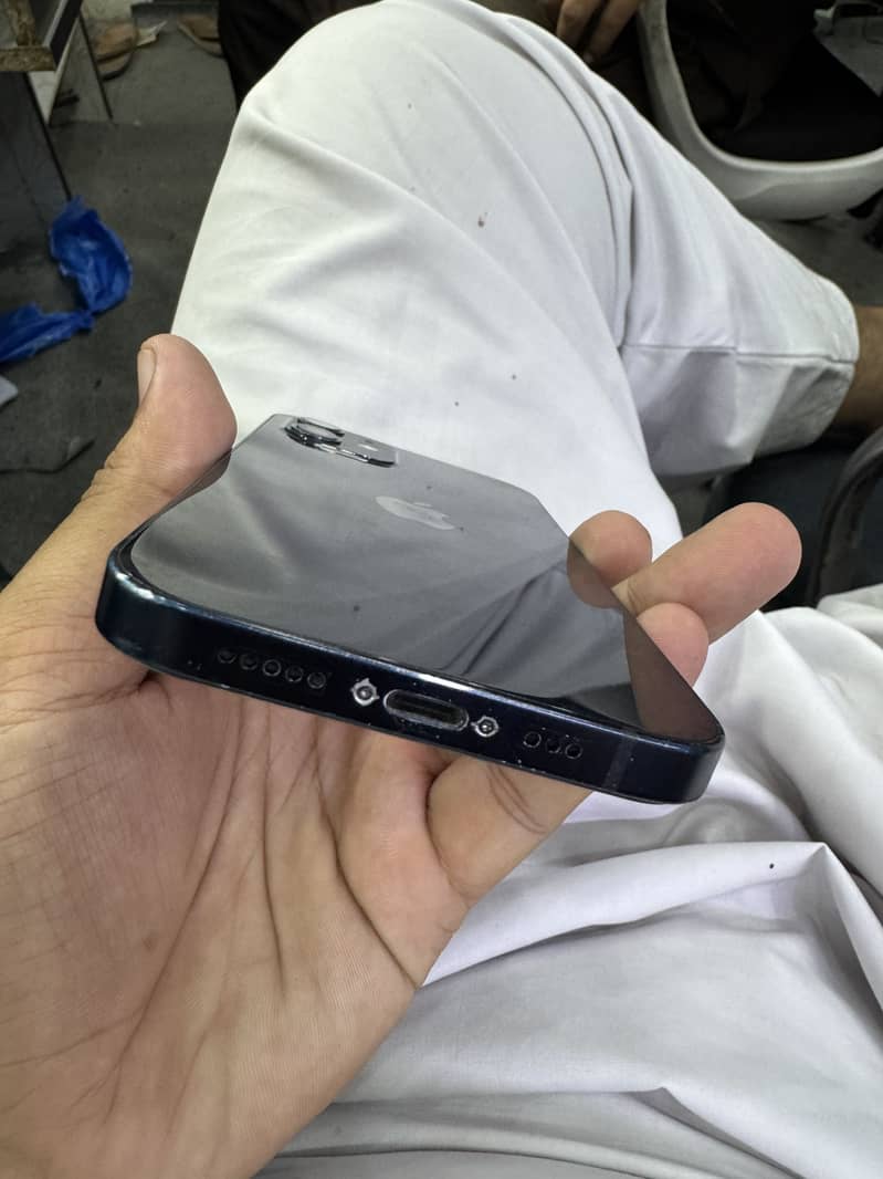 Apple iPhone 12 1