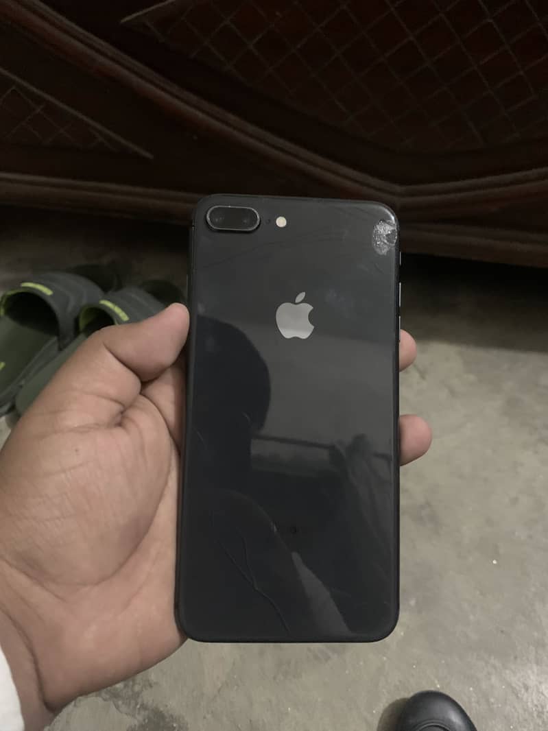 Apple iPhone 8 Plus 1