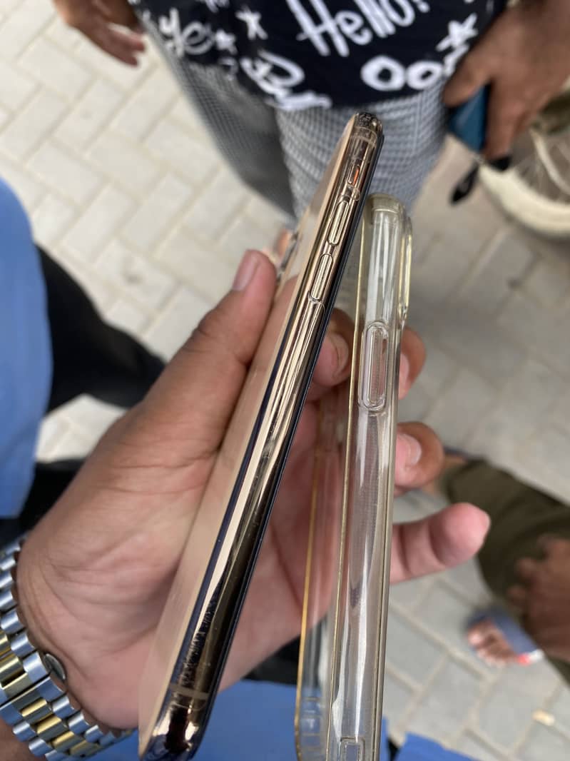 Apple iPhone 11 Pro 4