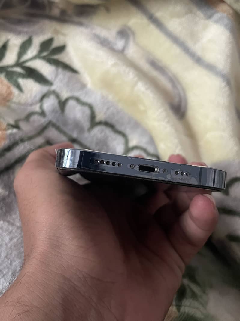 Apple iPhone 13 Pro 4