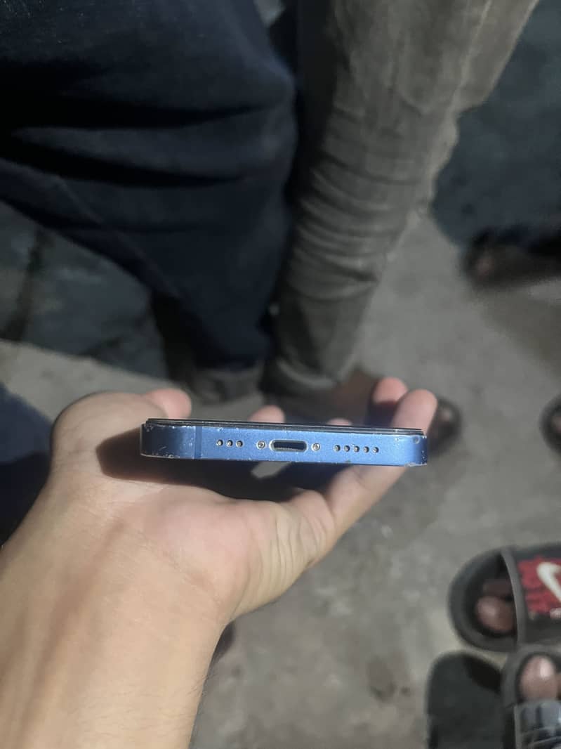 Apple iPhone 13 2