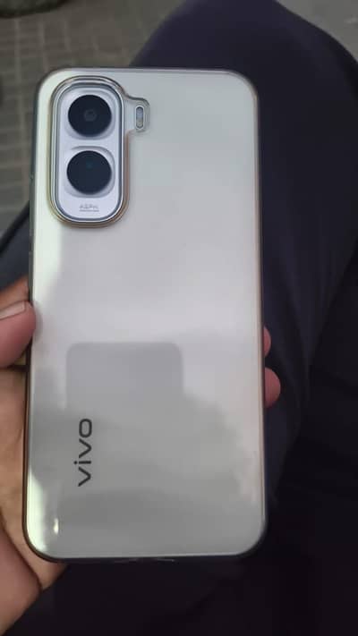 vivo y500 8,256. . . 8100mah battery . . 10/10