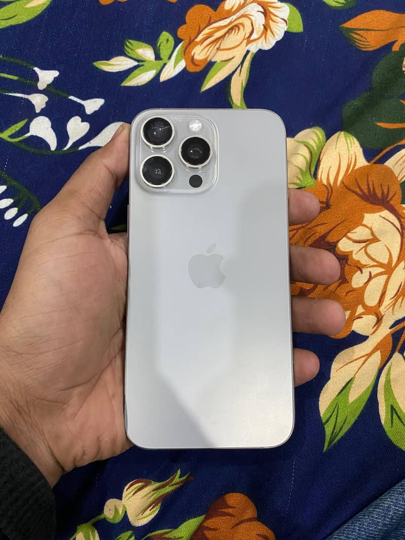 Apple iPhone 15 Pro Max 0