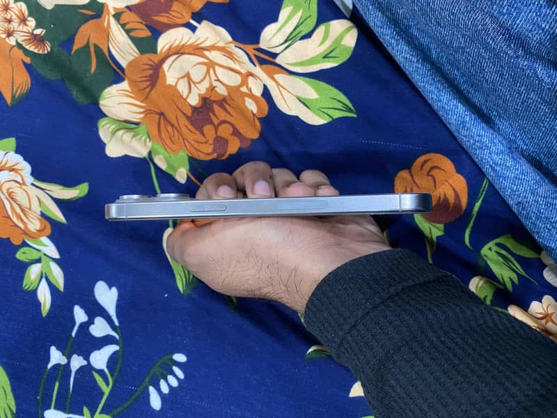 Apple iPhone 15 Pro Max 2