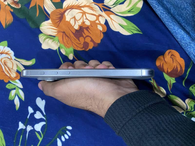 Apple iPhone 15 Pro Max 3