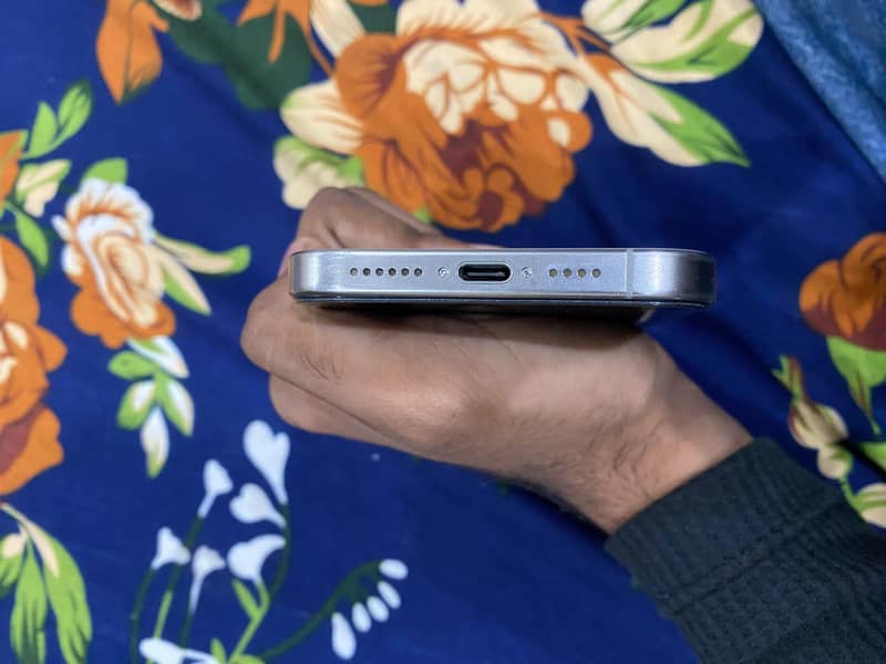 Apple iPhone 15 Pro Max 5
