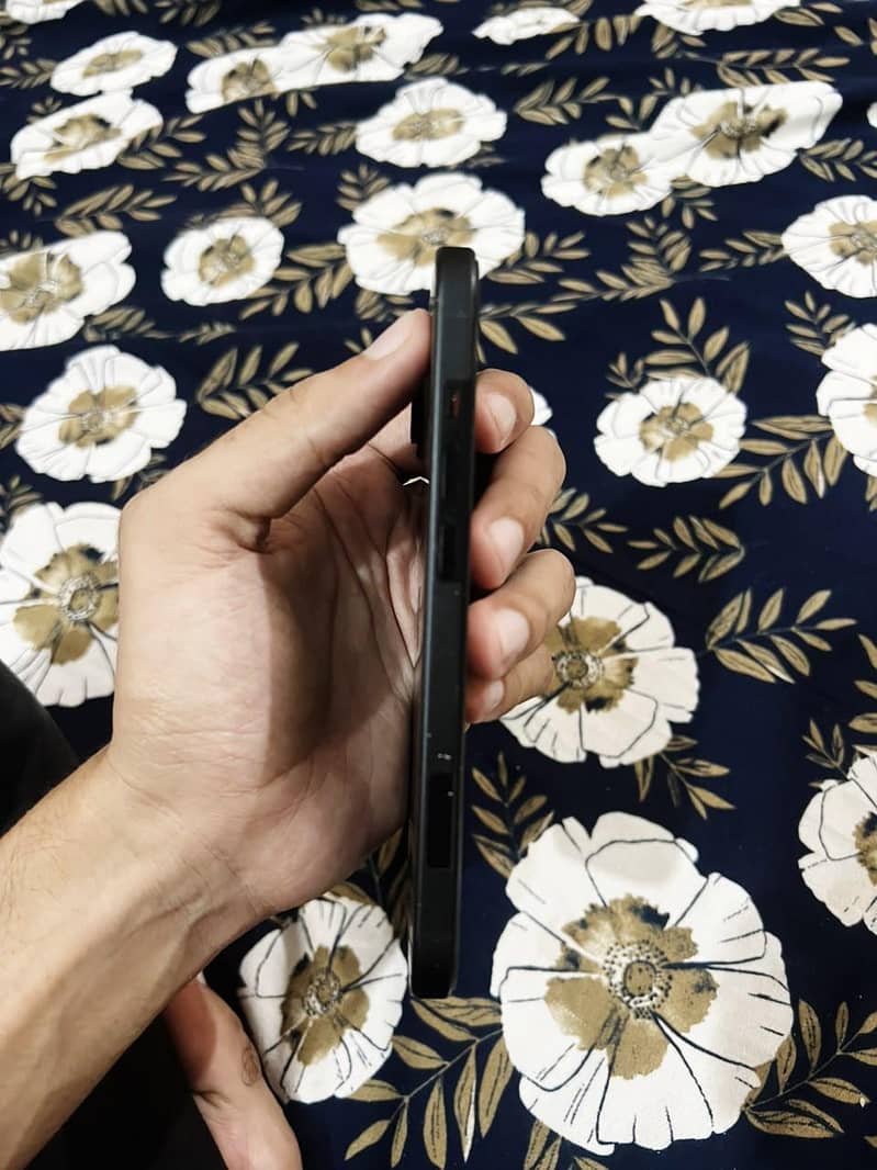 Apple iPhone 15 4