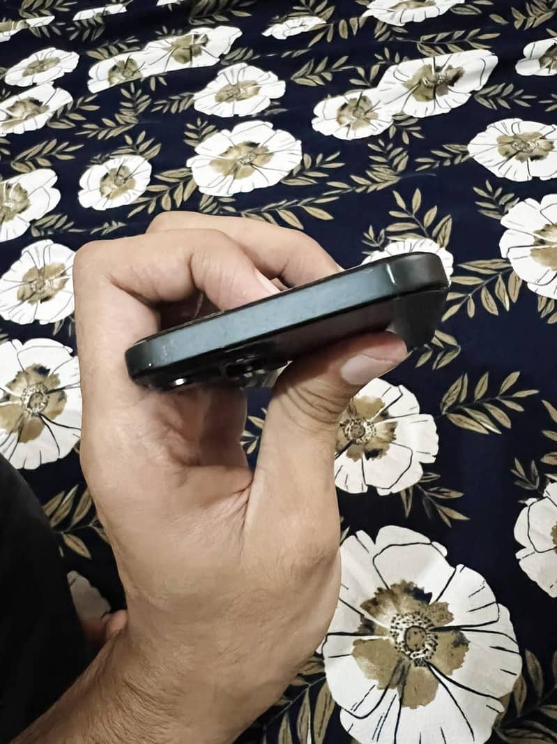 Apple iPhone 15 6