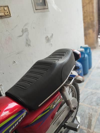 honda 125 seat good condition
