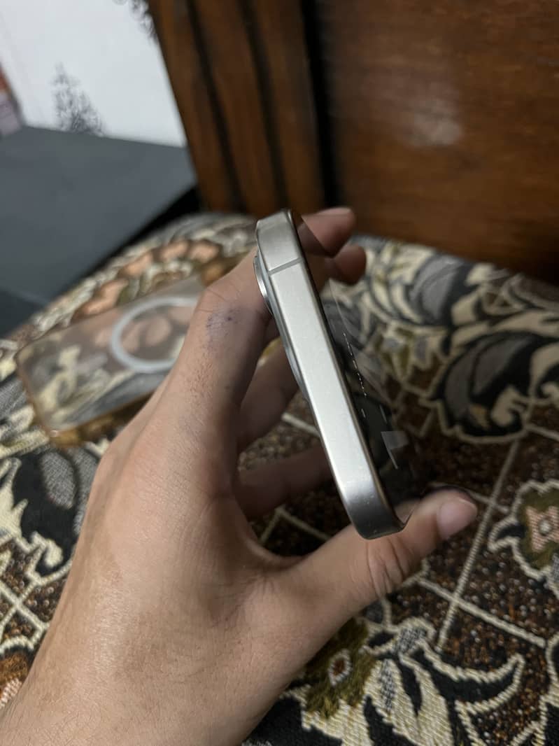 Apple iPhone 15 Pro 1