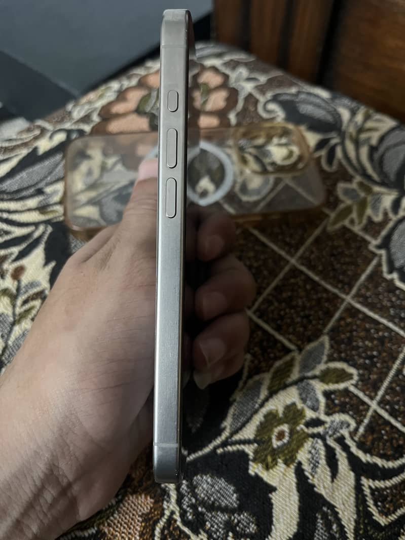 Apple iPhone 15 Pro 2