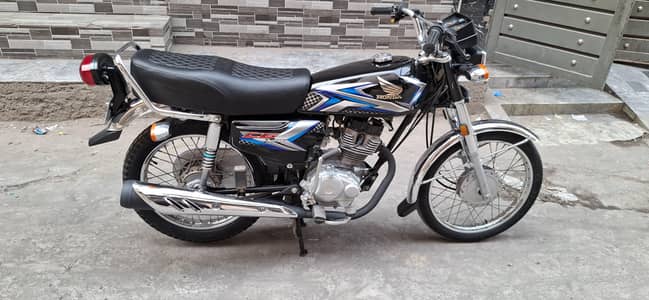2024 last Ka 25 wala sticker hai