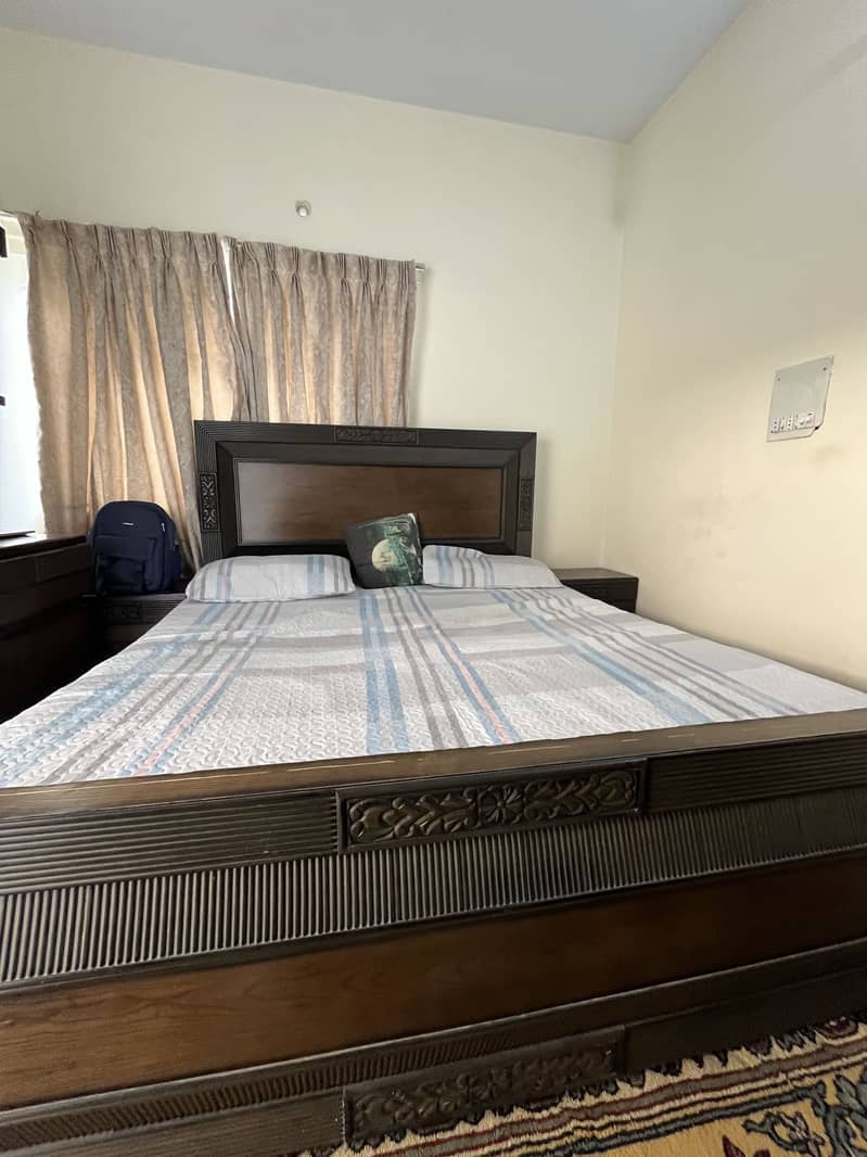 King size bed 4
