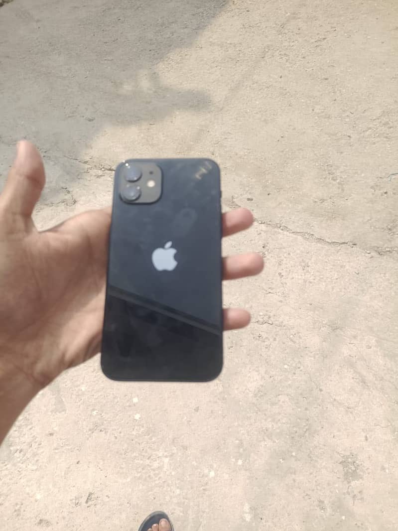 Apple iPhone 12 4