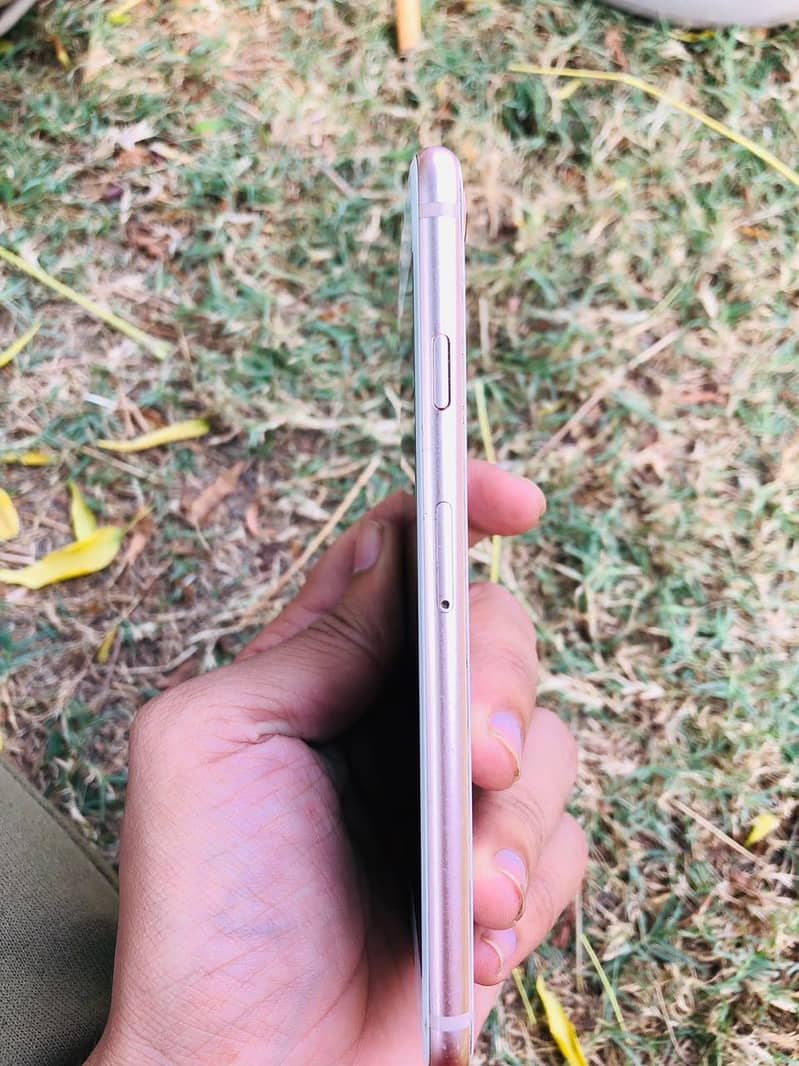Apple iPhone 8 1