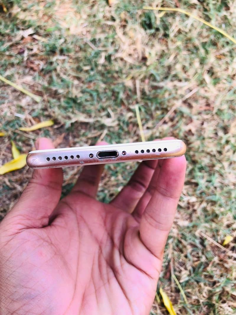 Apple iPhone 8 3