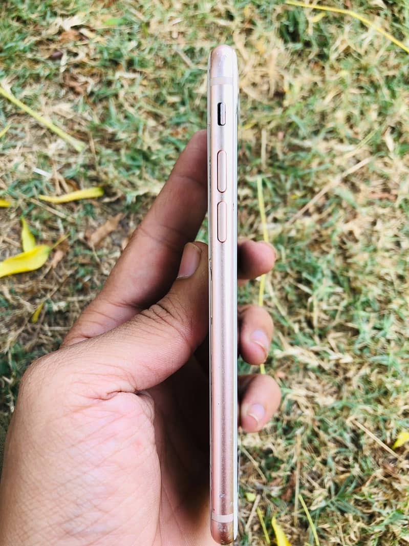 Apple iPhone 8 4
