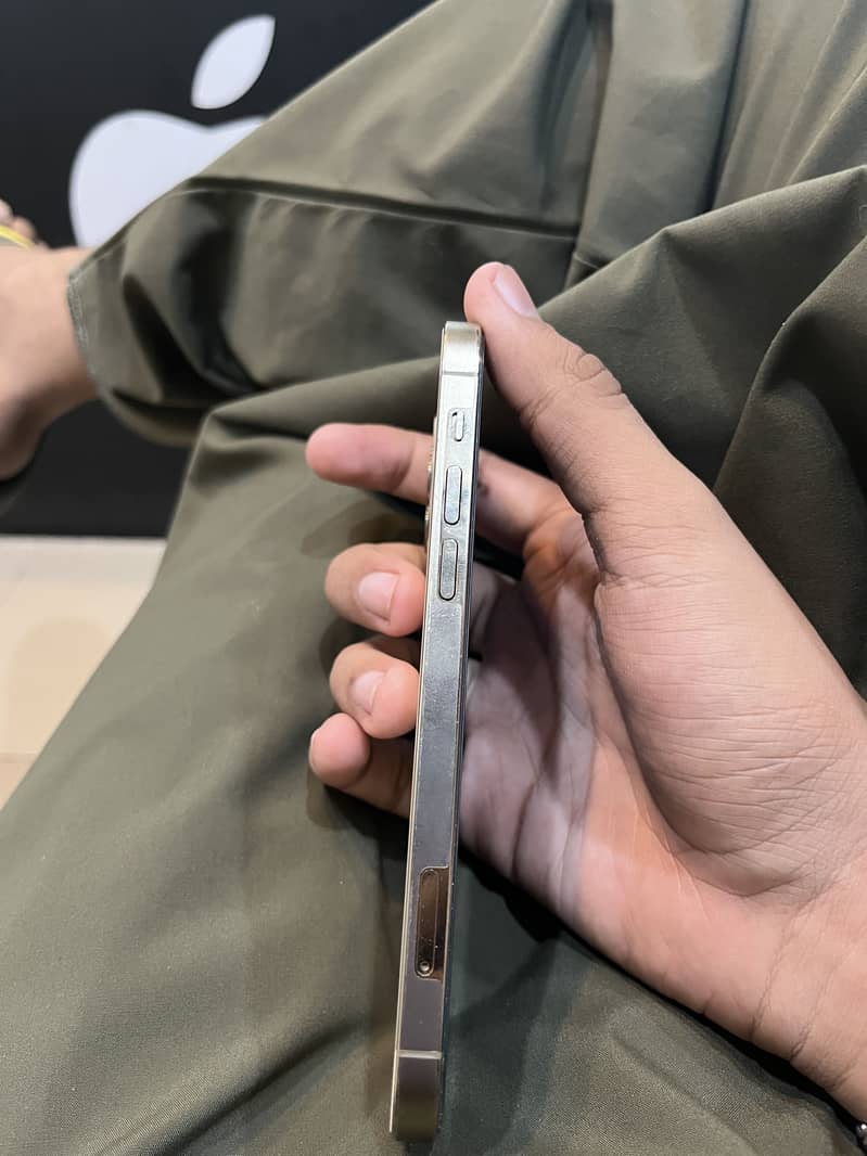Apple iPhone 12 Pro 3