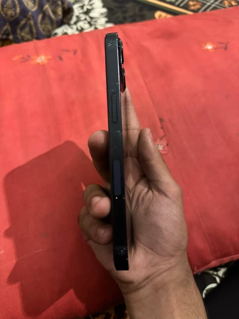 Apple iPhone 13 1